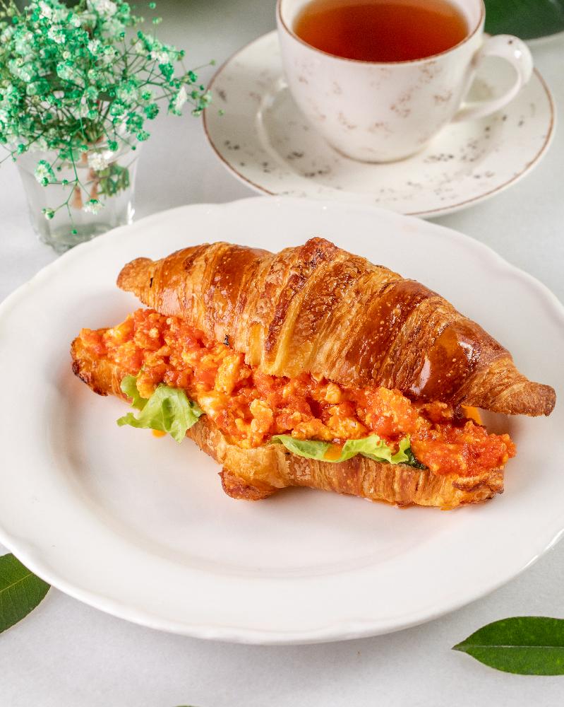 Tomato & Egg Croissant